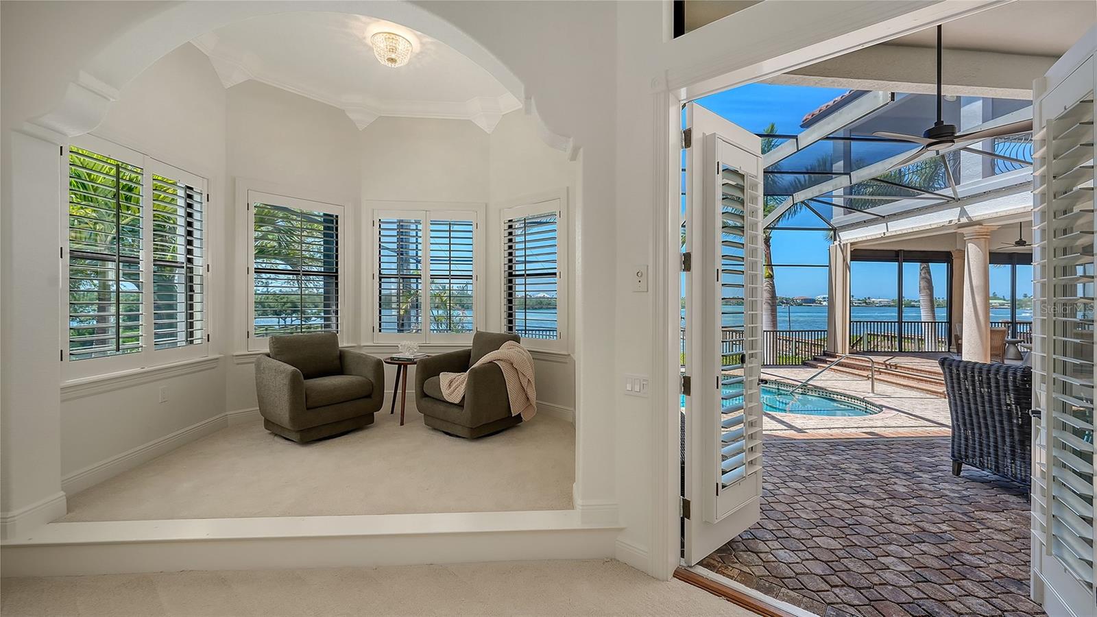 275 LOOKOUT POINT DR — photo 46