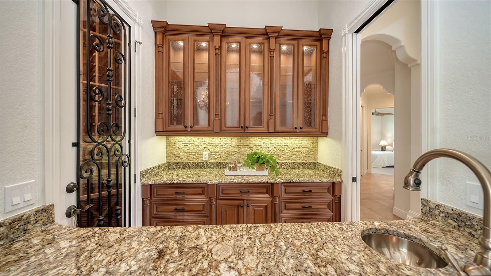 275 LOOKOUT POINT DR — photo 16