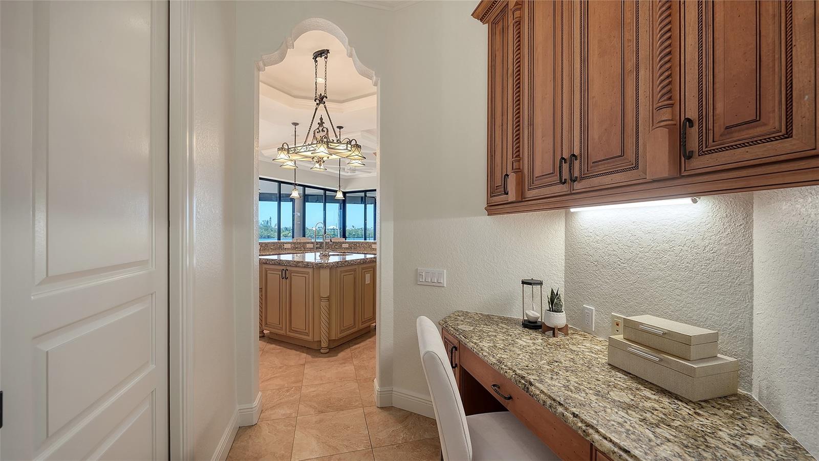 275 LOOKOUT POINT DR — photo 41