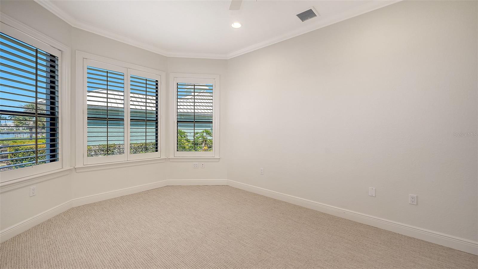 275 LOOKOUT POINT DR — photo 57