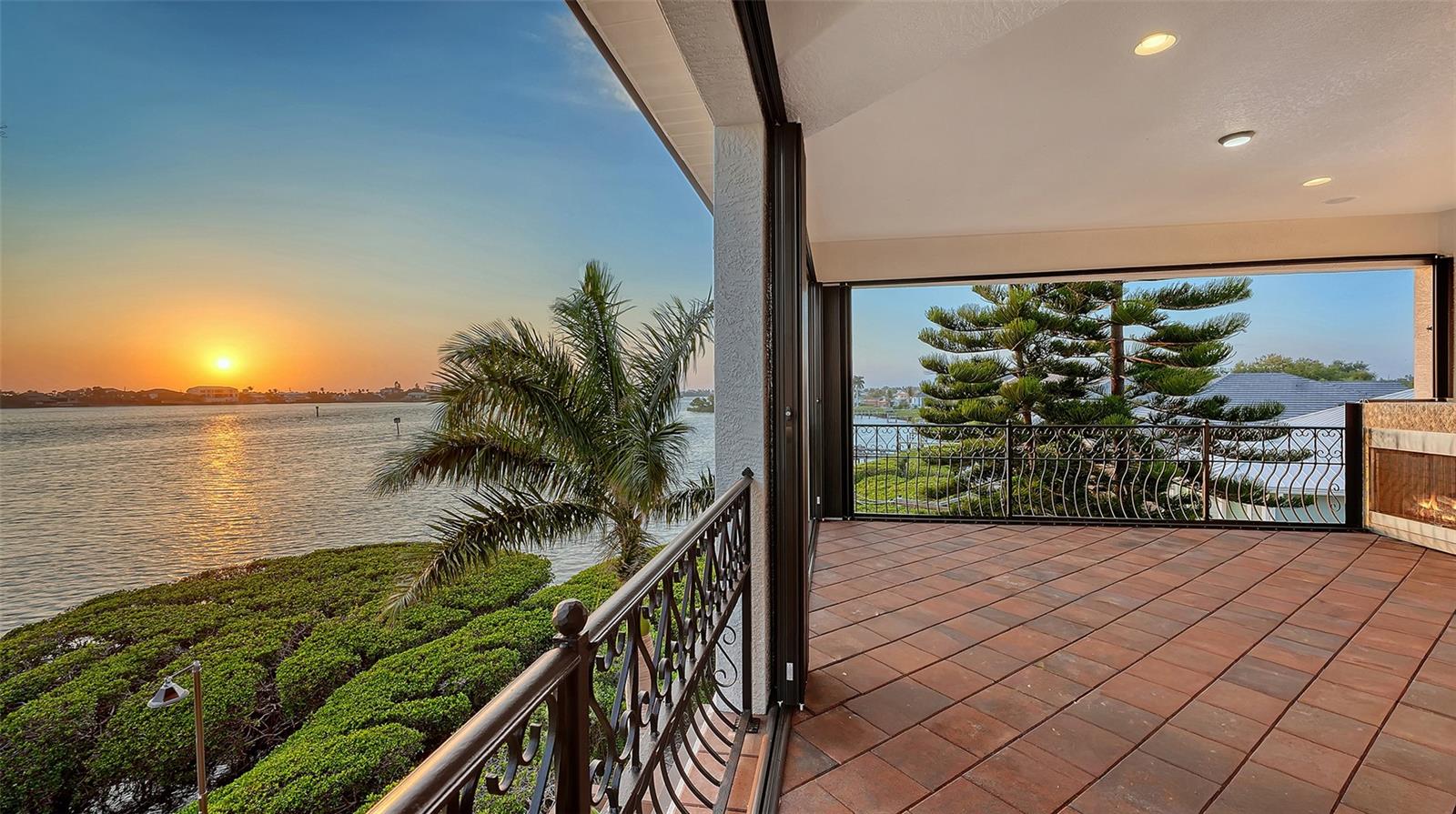 275 LOOKOUT POINT DR — photo 86