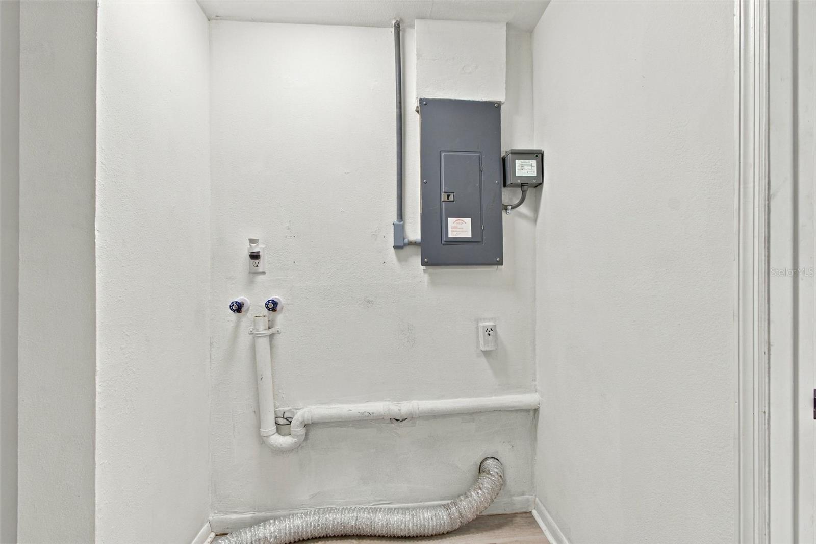 1711 N HIGHLAND AVE — photo 25