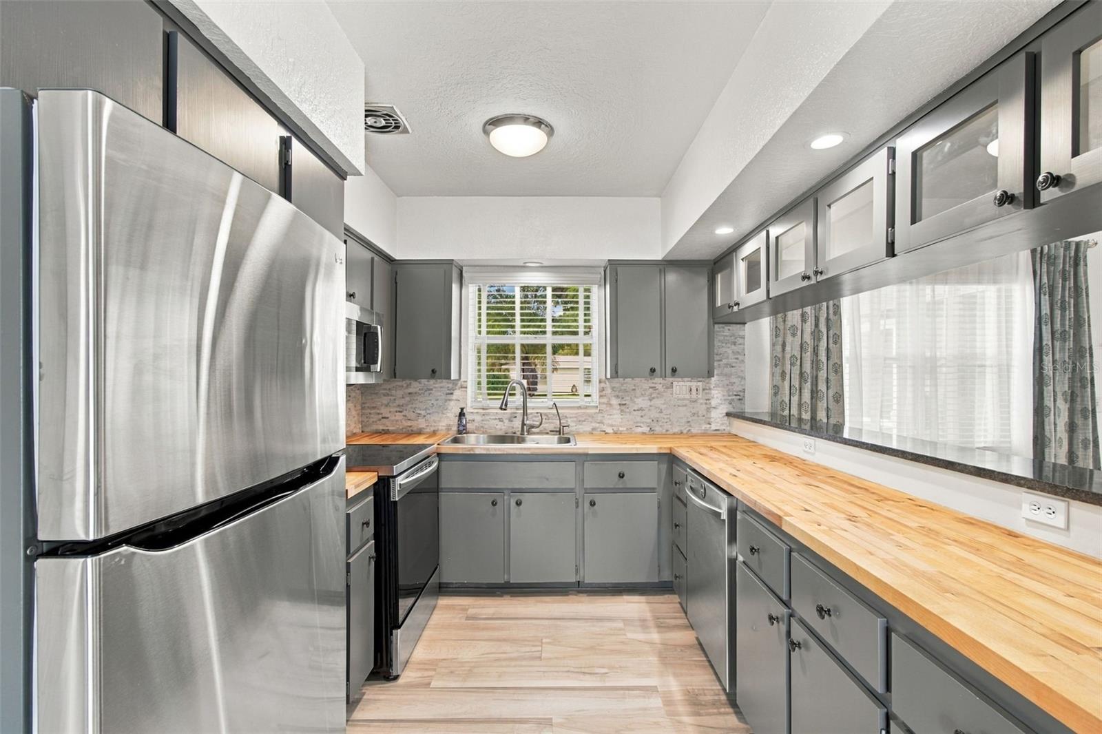 1711 N HIGHLAND AVE — photo 20