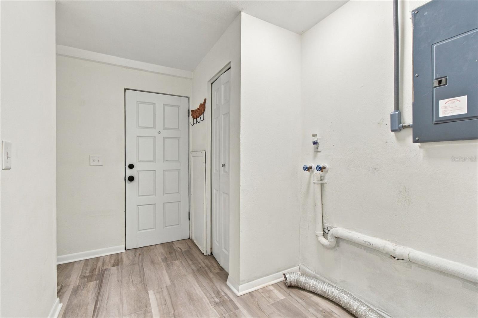 1711 N HIGHLAND AVE — photo 26