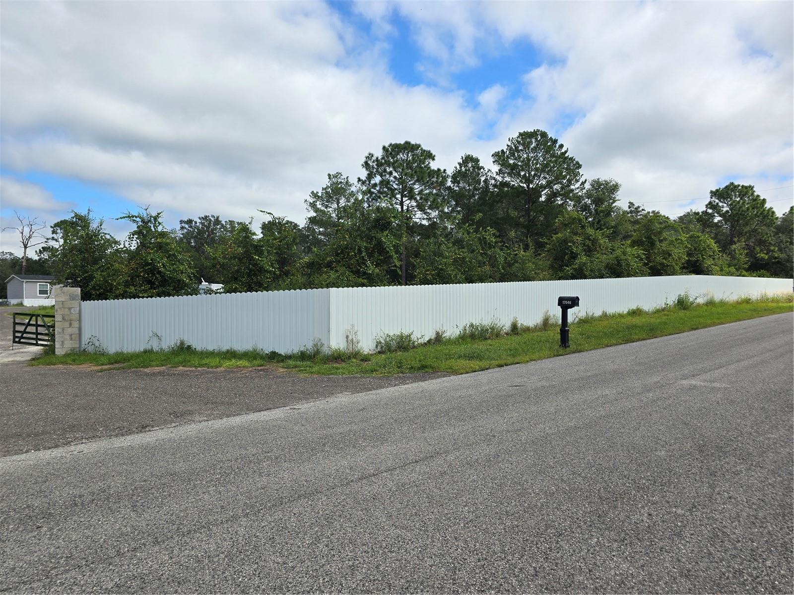 17047 HELEN K DR — photo 18