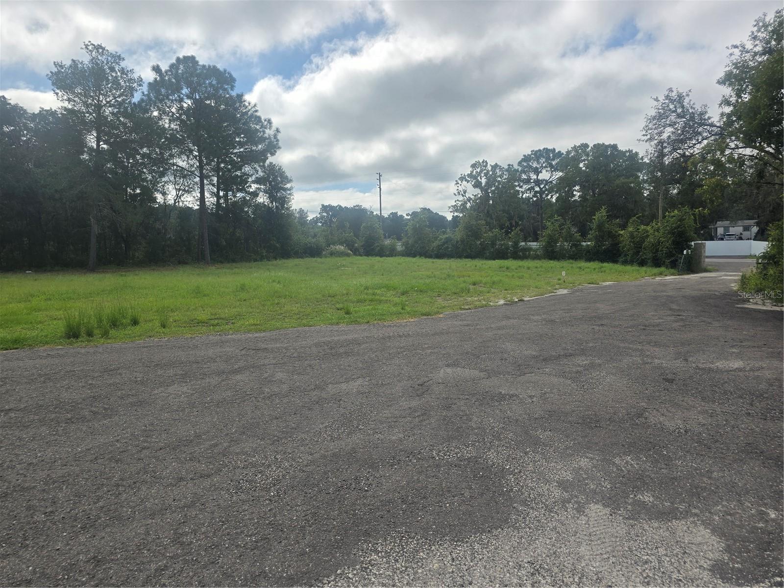 17047 HELEN K DR — photo 3
