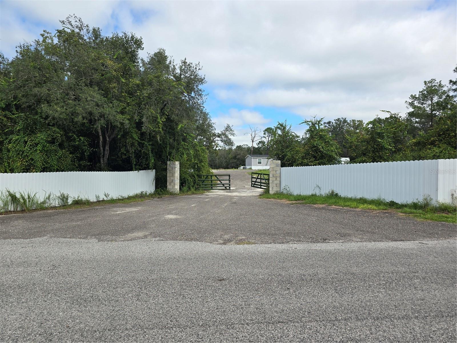 17047 HELEN K DR — photo 17