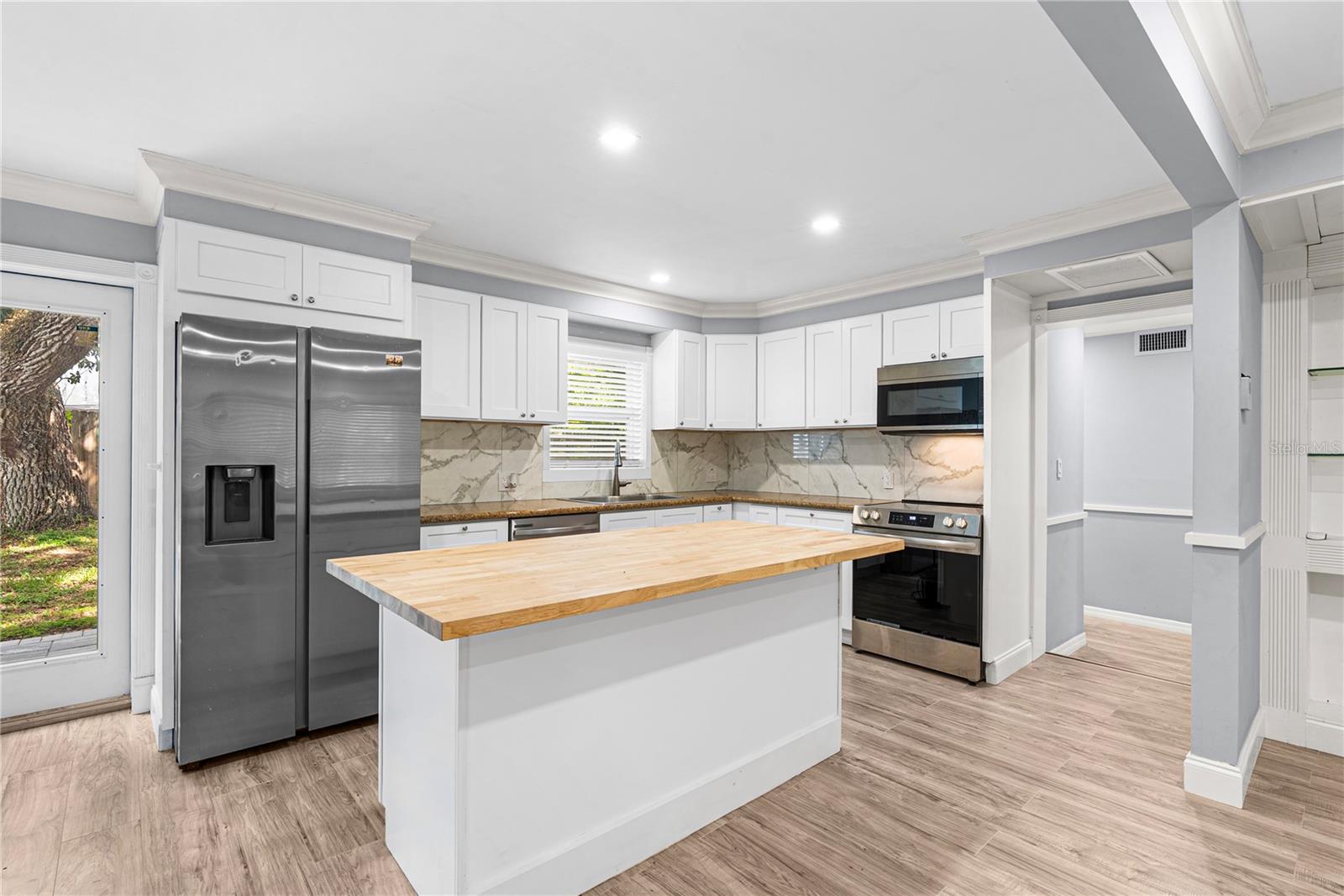 1112 SUNSET AVE — photo 10