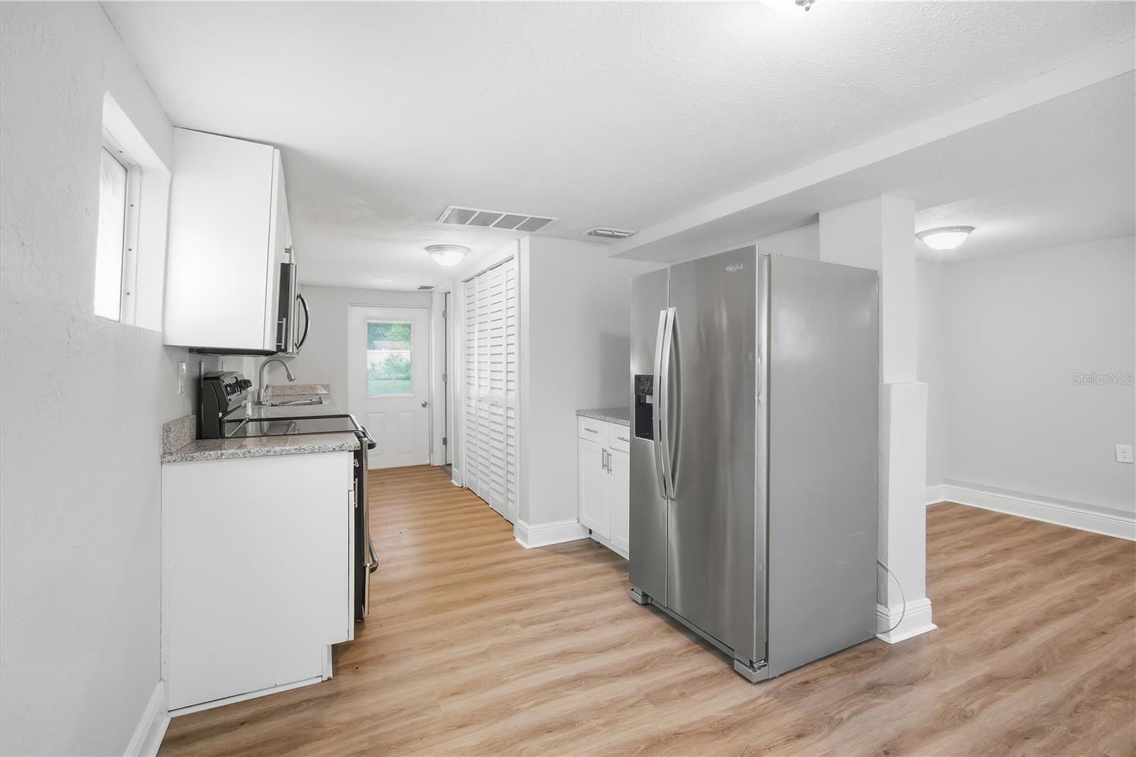 115 W ALLISON CT — photo 6
