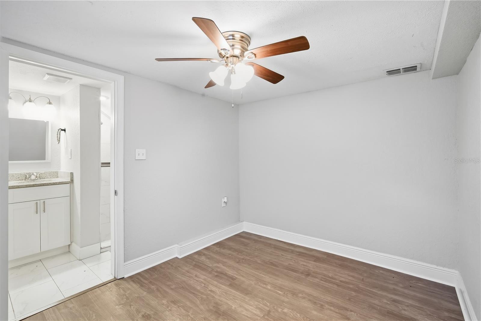 115 W ALLISON CT — photo 9