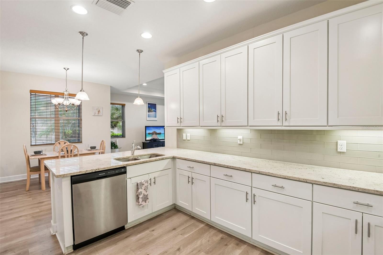 718 CHIPPER DR — photo 14