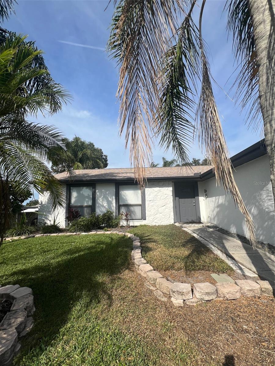 552 HAMMOCK DR — photo 2