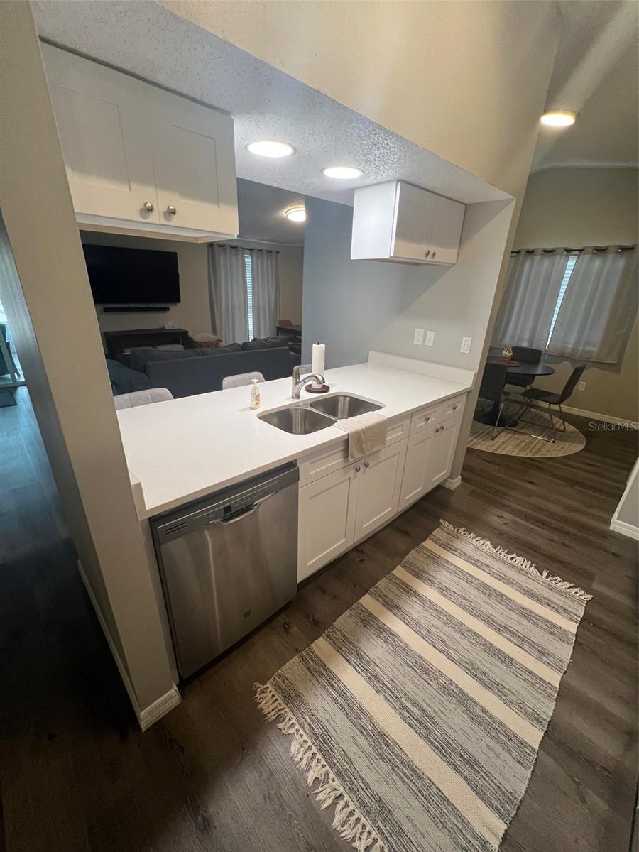 552 HAMMOCK DR — photo 4