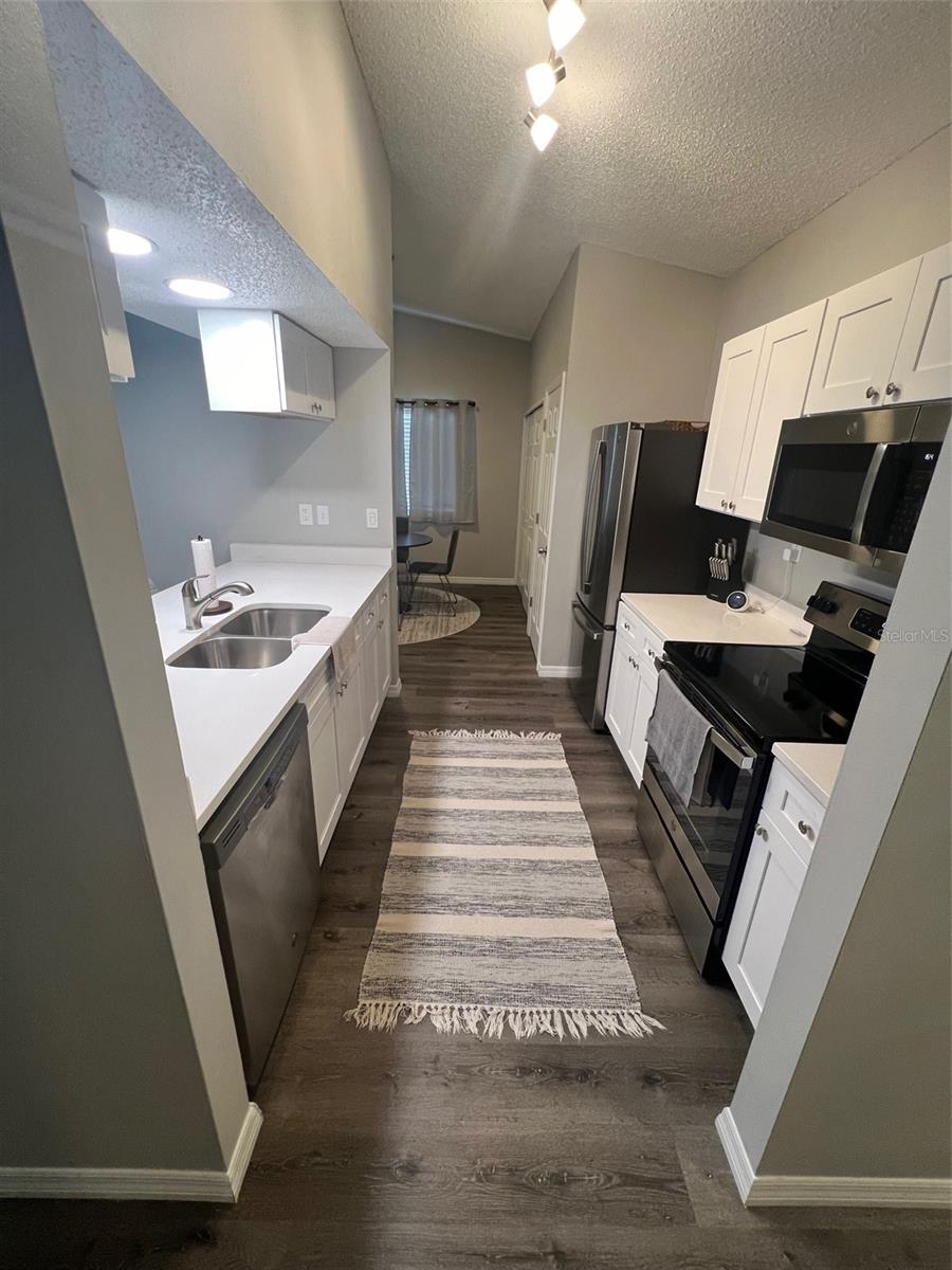 552 HAMMOCK DR — photo 6