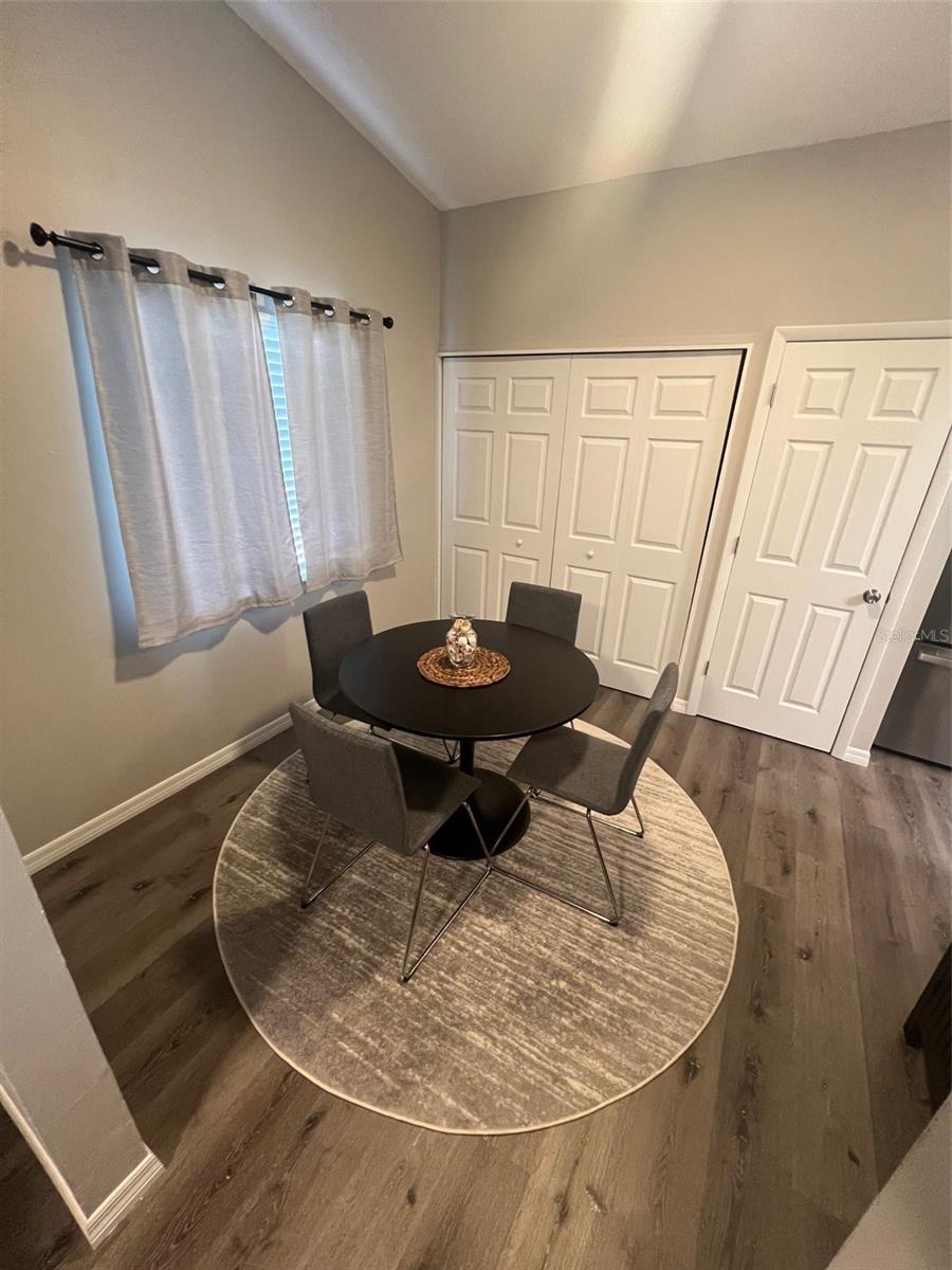 552 HAMMOCK DR — photo 11
