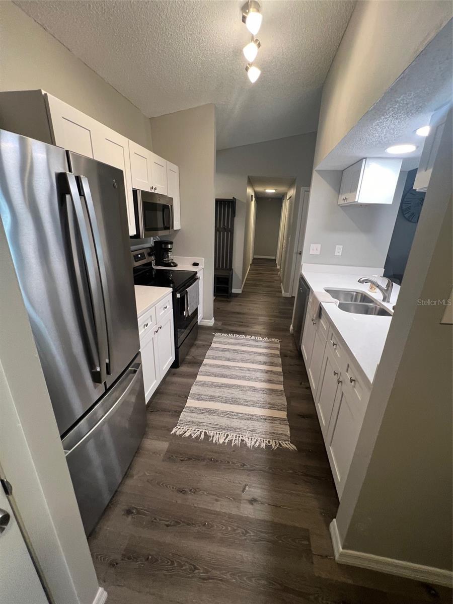 552 HAMMOCK DR — photo 14