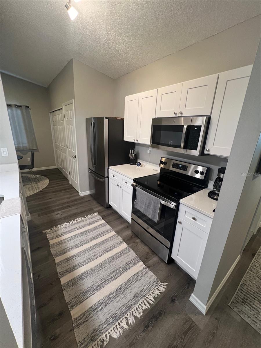 552 HAMMOCK DR — photo 5