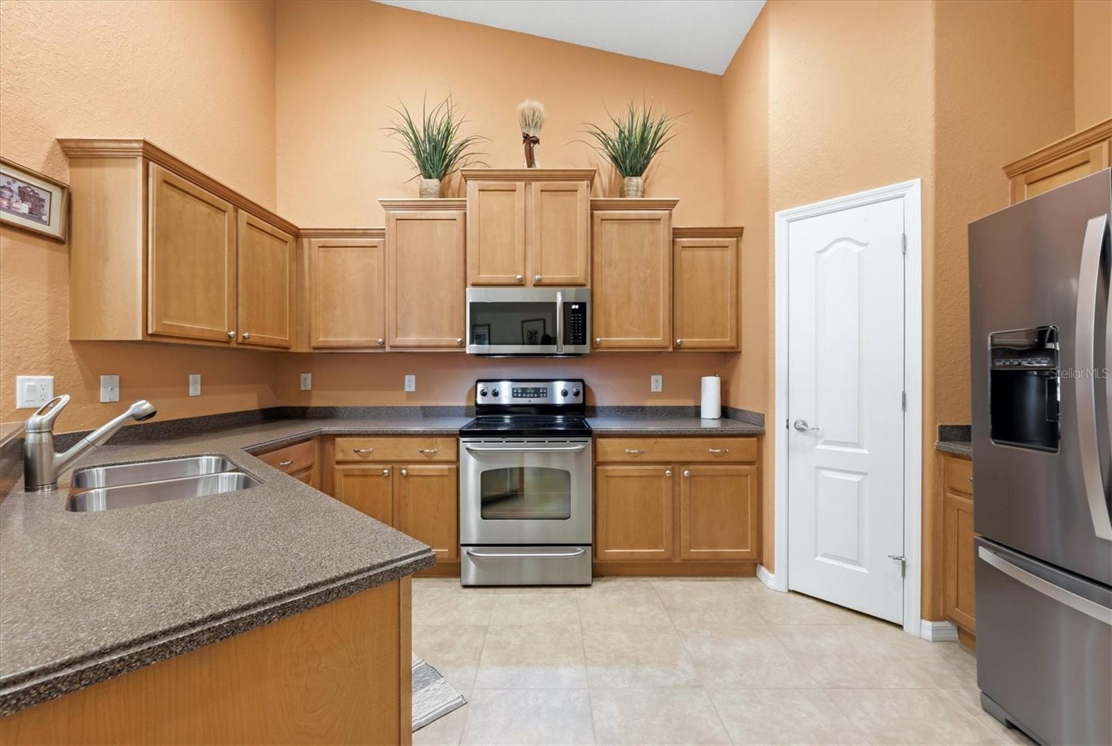 3741 LAKEWOOD BLVD — photo 11