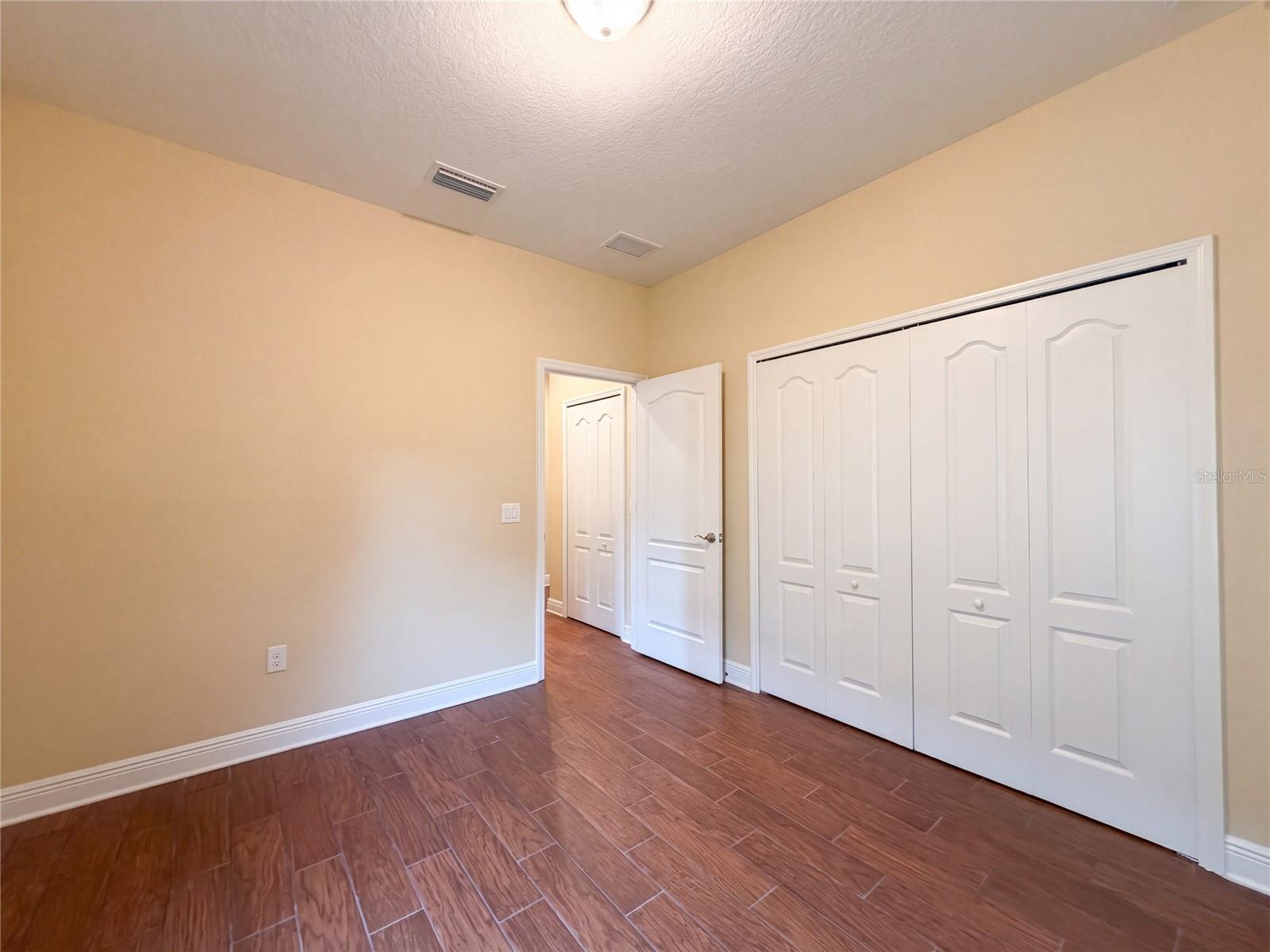 1121 THORNBURY DR — photo 18
