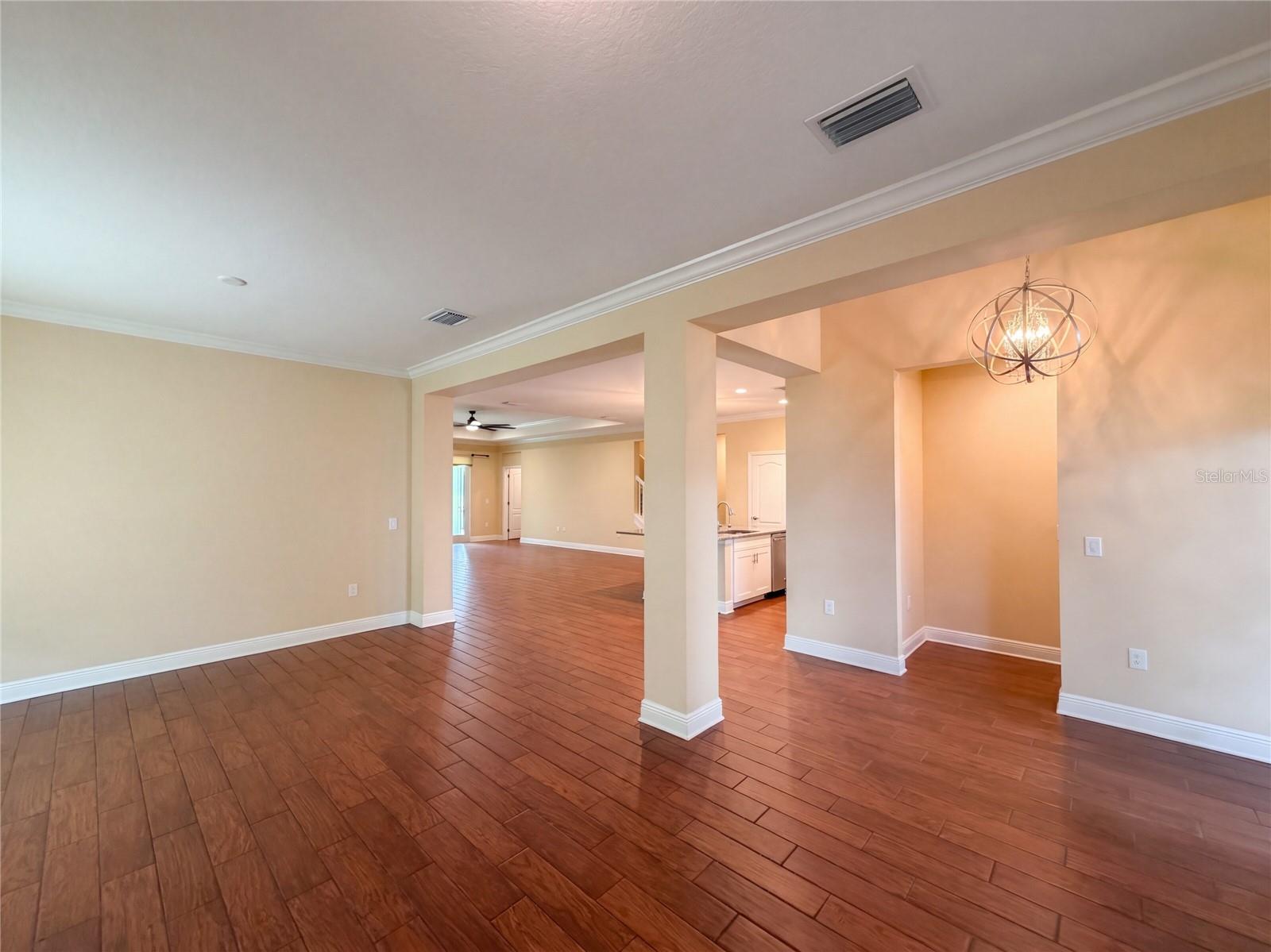 1121 THORNBURY DR — photo 9
