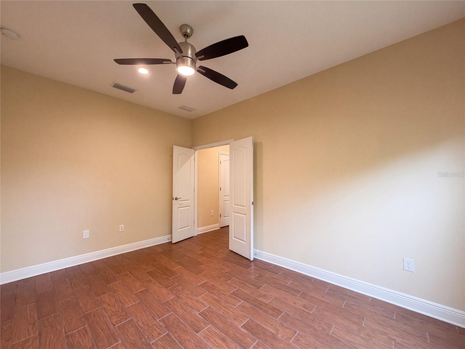 1121 THORNBURY DR — photo 20