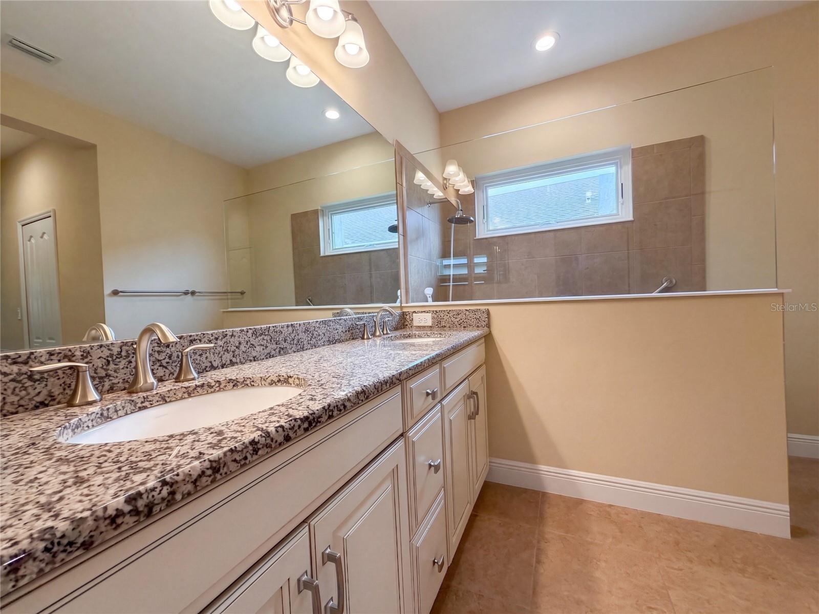 1121 THORNBURY DR — photo 13
