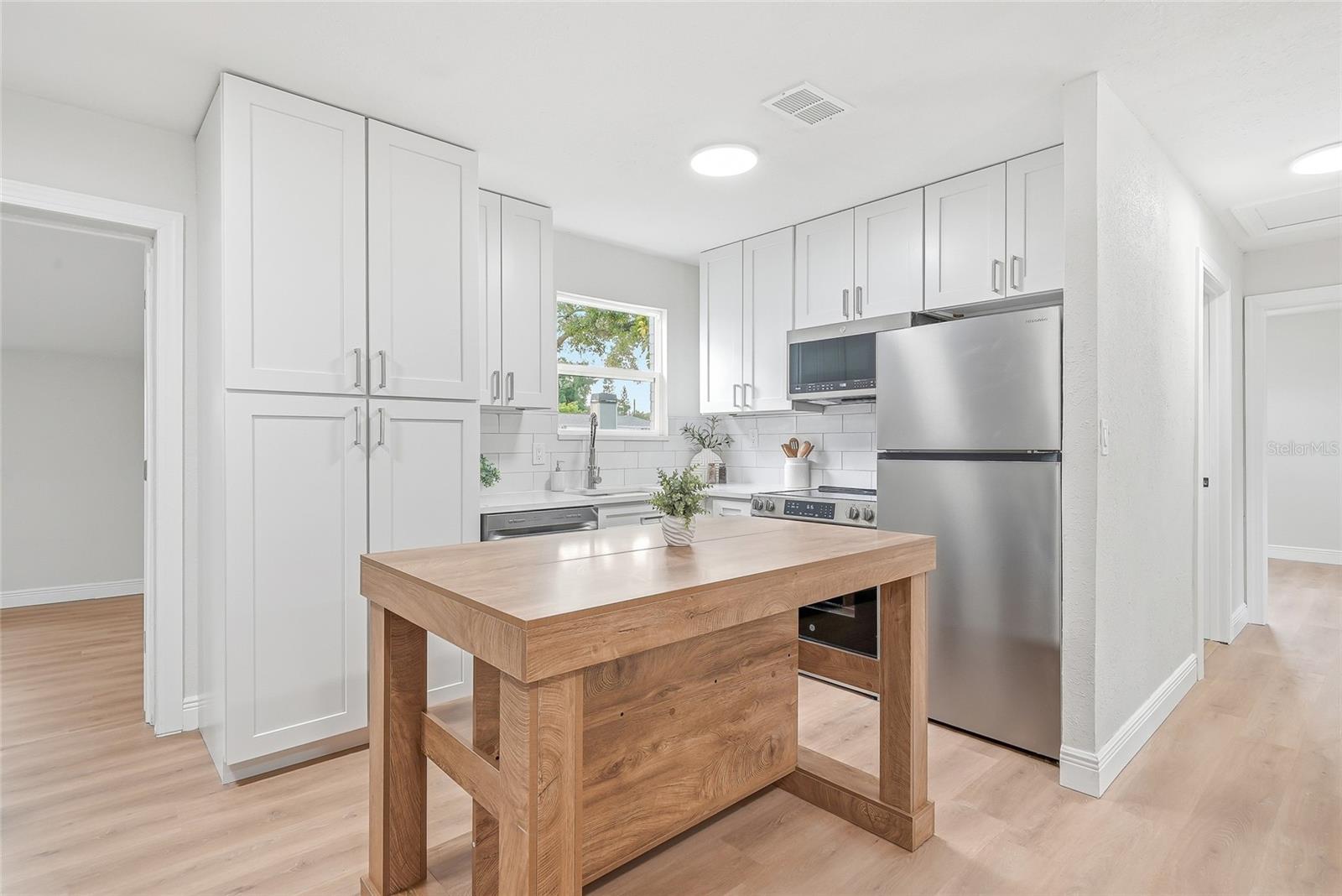 7919 CROTON AVE — photo 6