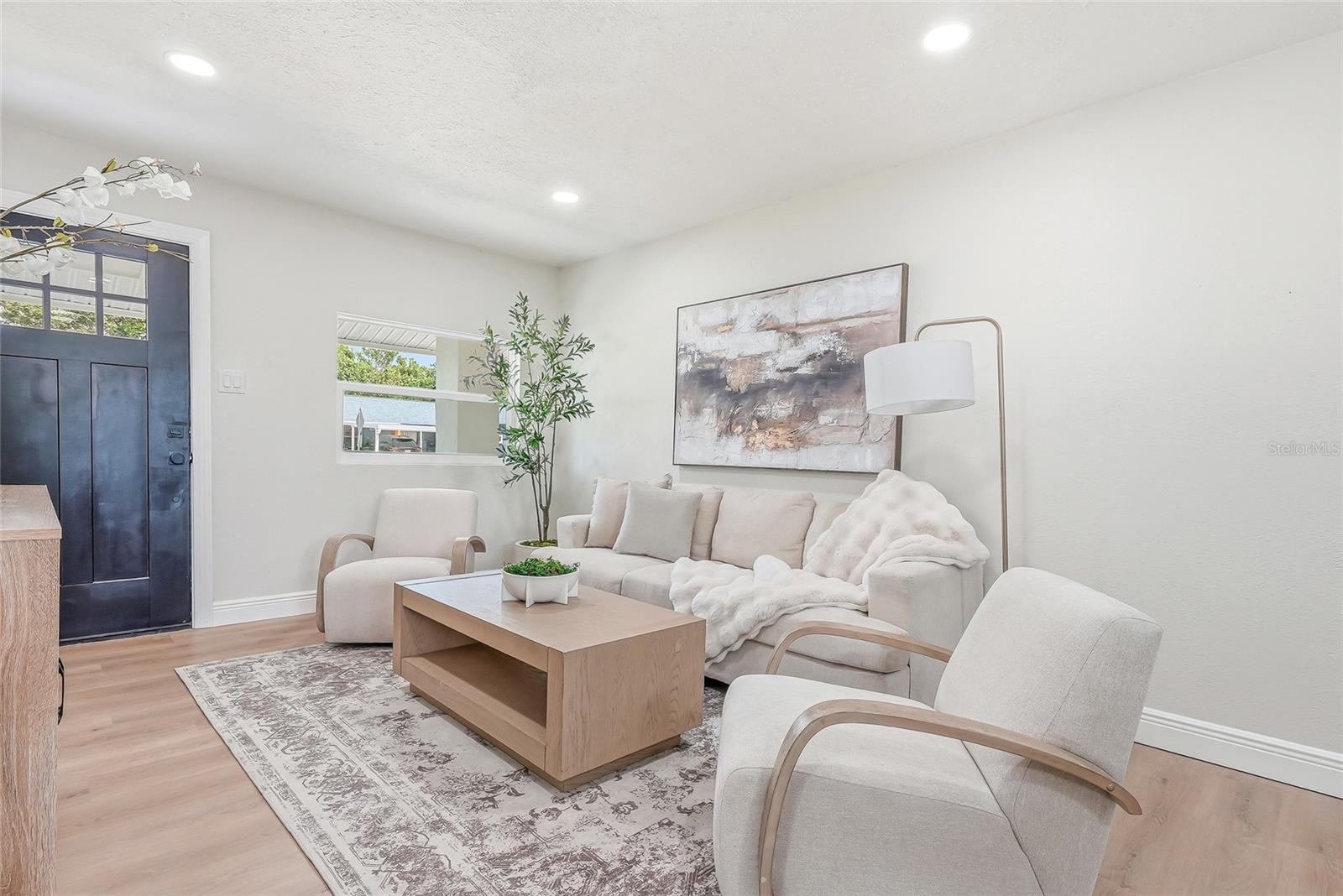 7919 CROTON AVE — photo 4