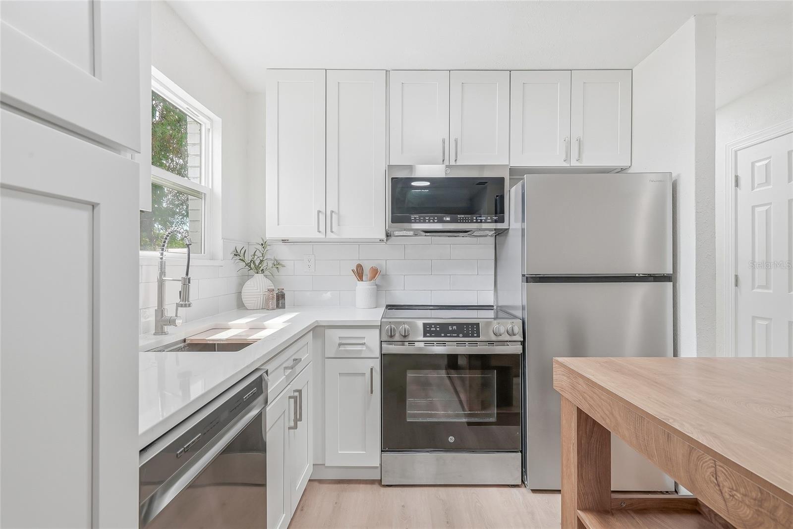 7919 CROTON AVE — photo 12