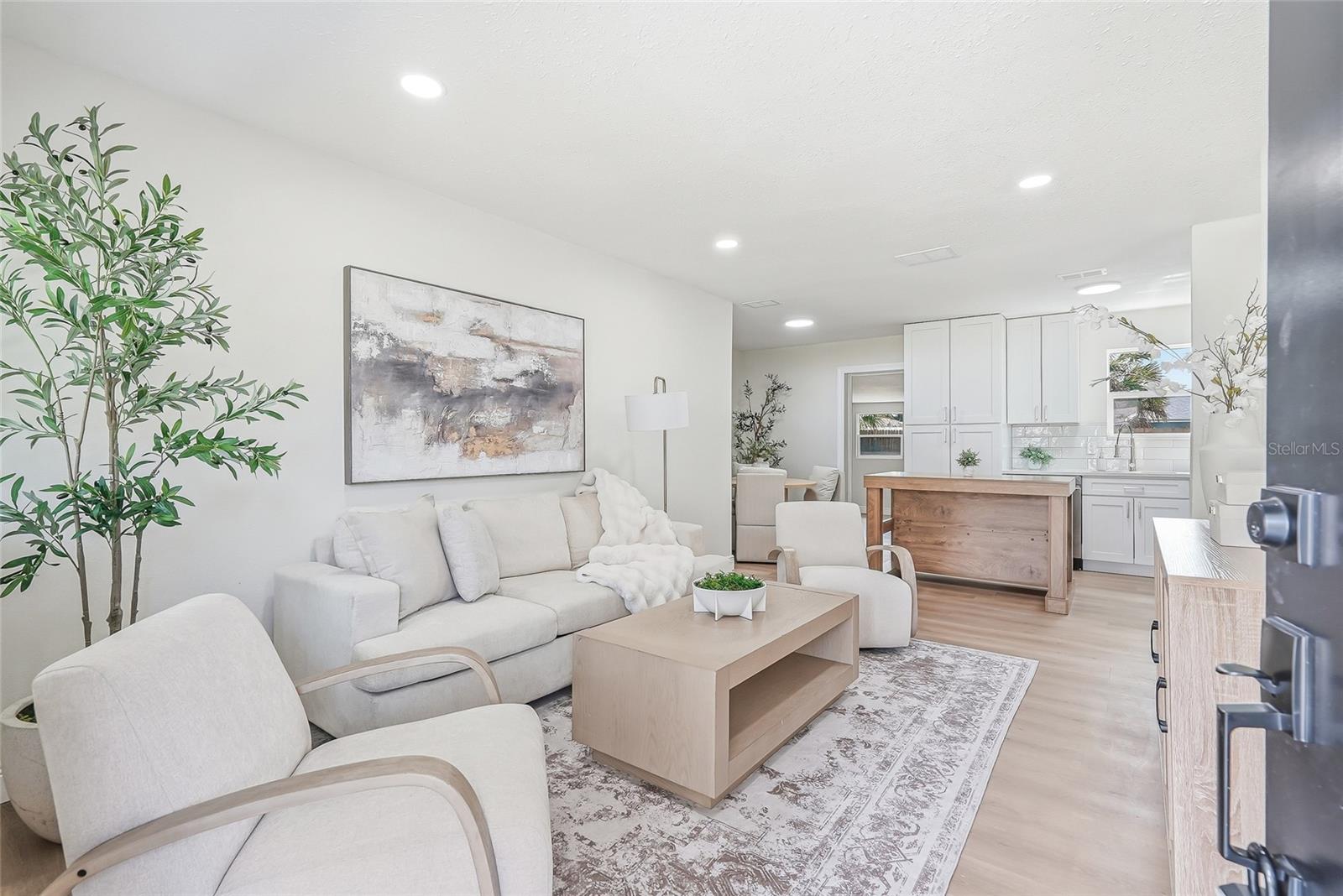 7919 CROTON AVE — photo 3