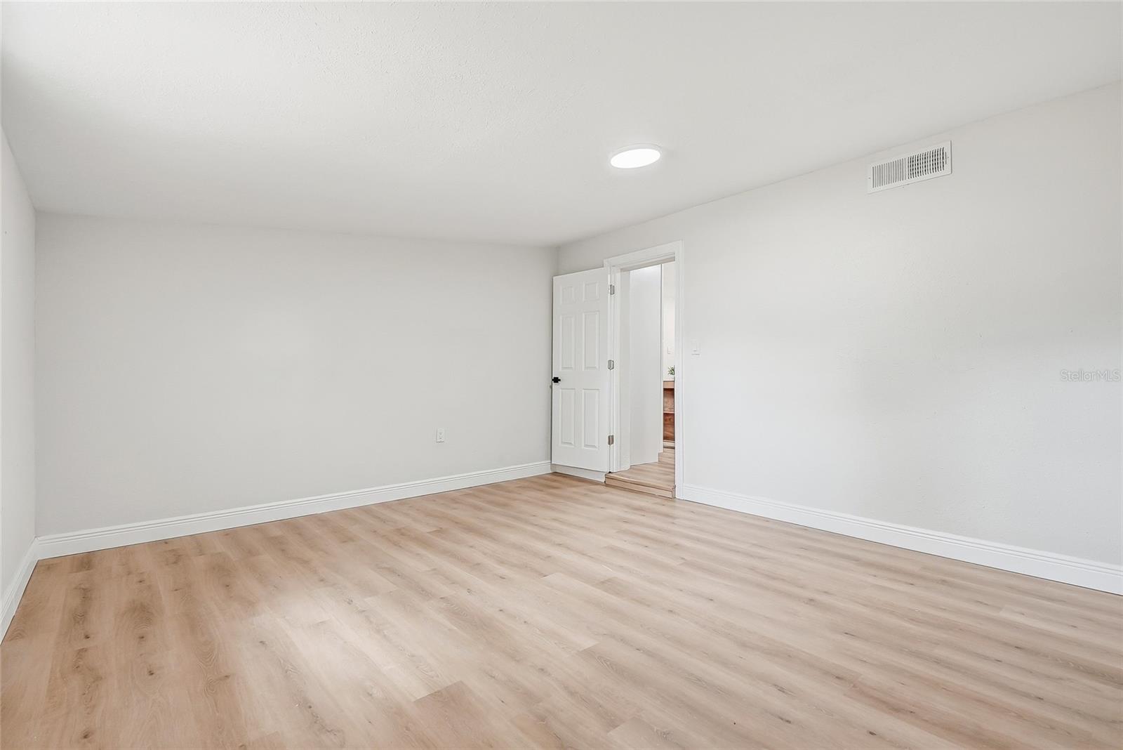 7919 CROTON AVE — photo 17