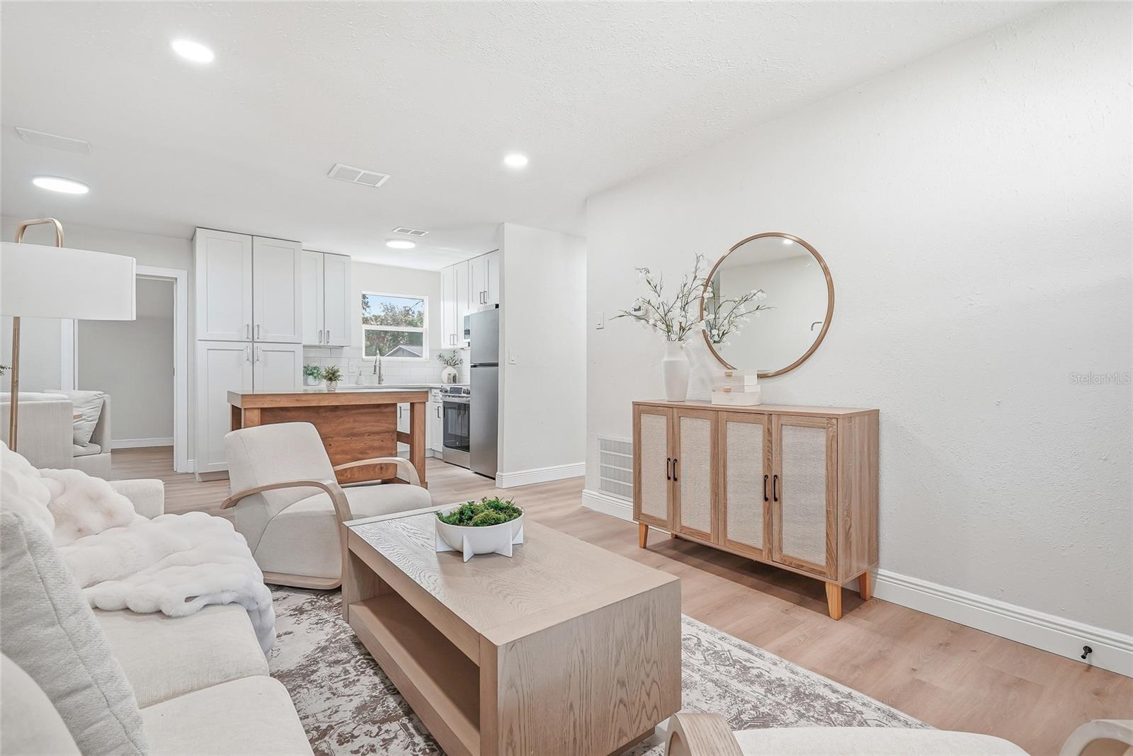 7919 CROTON AVE — photo 5