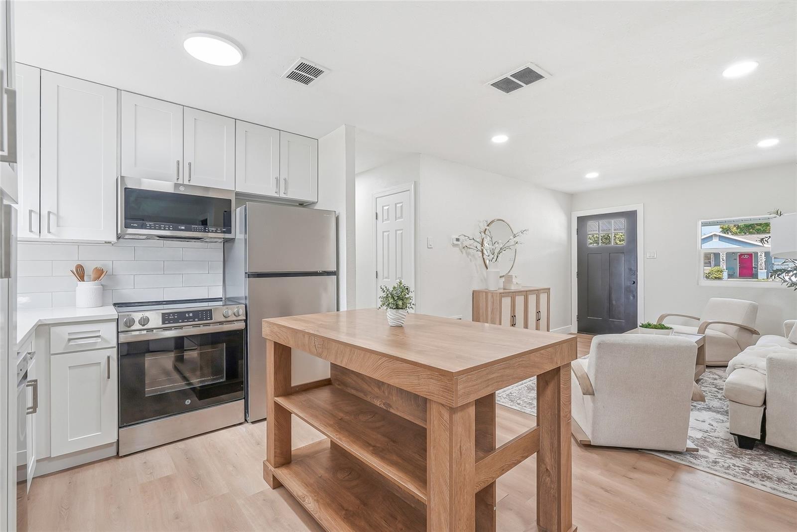 7919 CROTON AVE — photo 11
