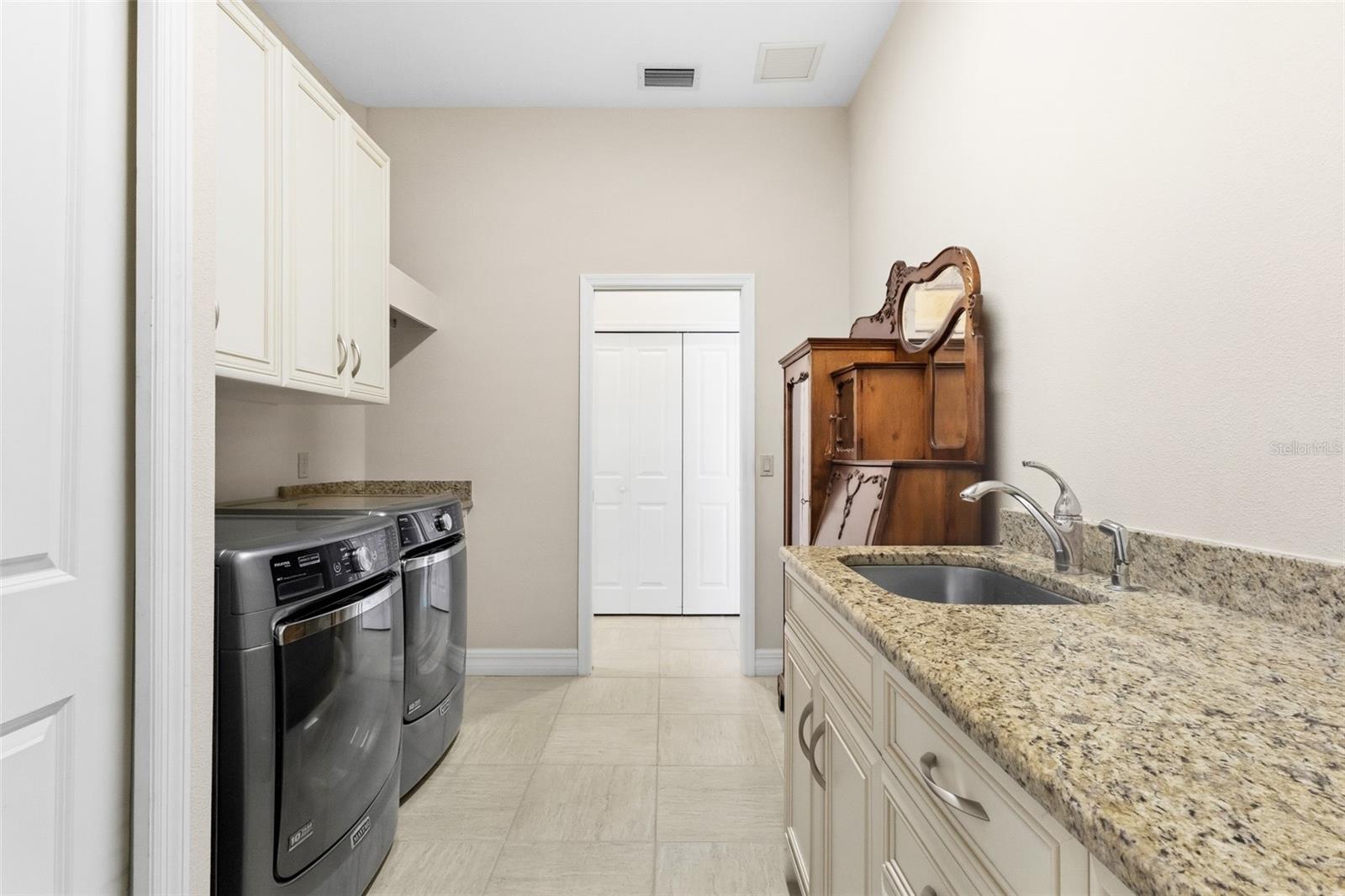 5006 TOBERMORY WAY — photo 53