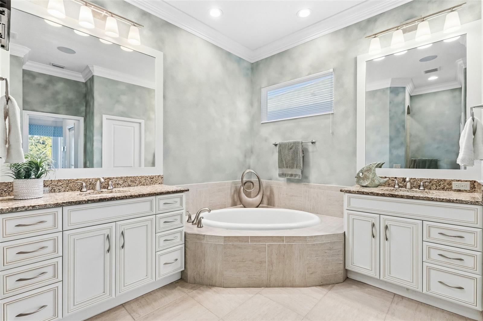 5006 TOBERMORY WAY — photo 40