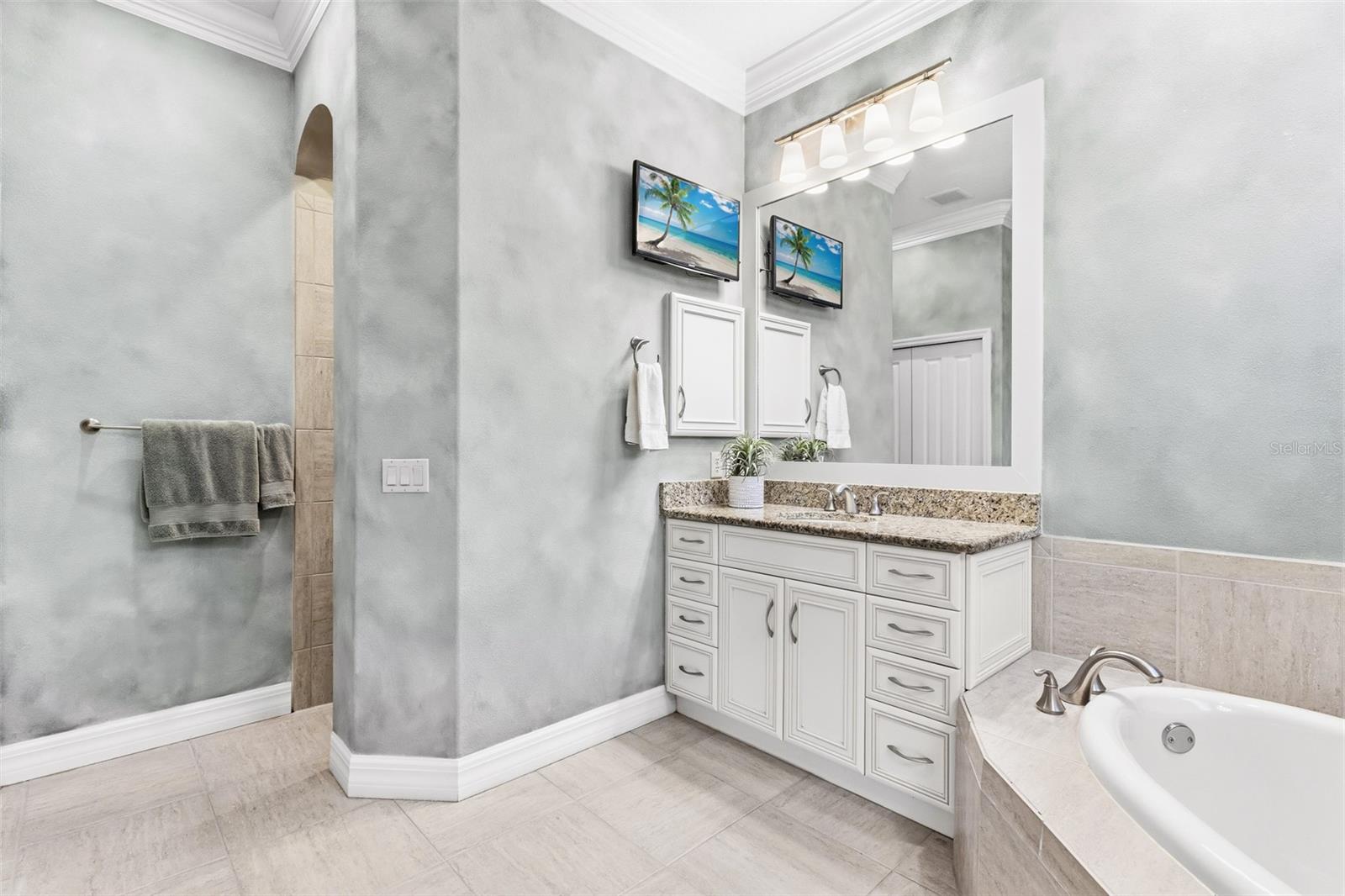 5006 TOBERMORY WAY — photo 42