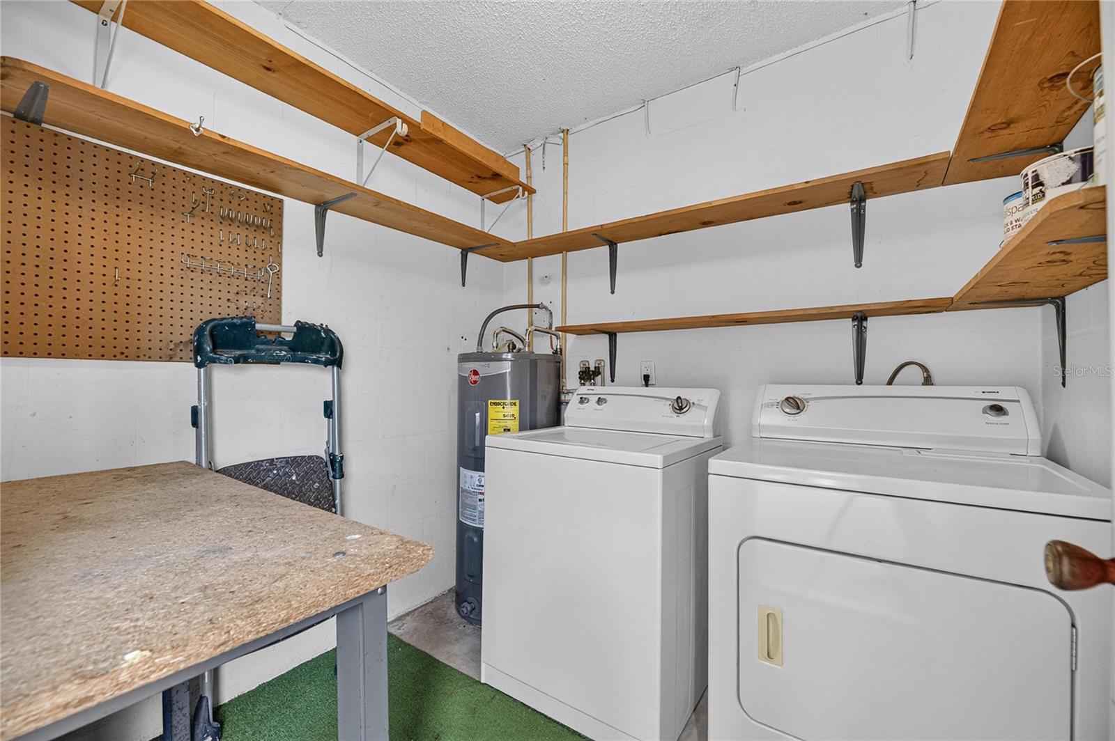 1904 CANTERBURY LN #18 — photo 34