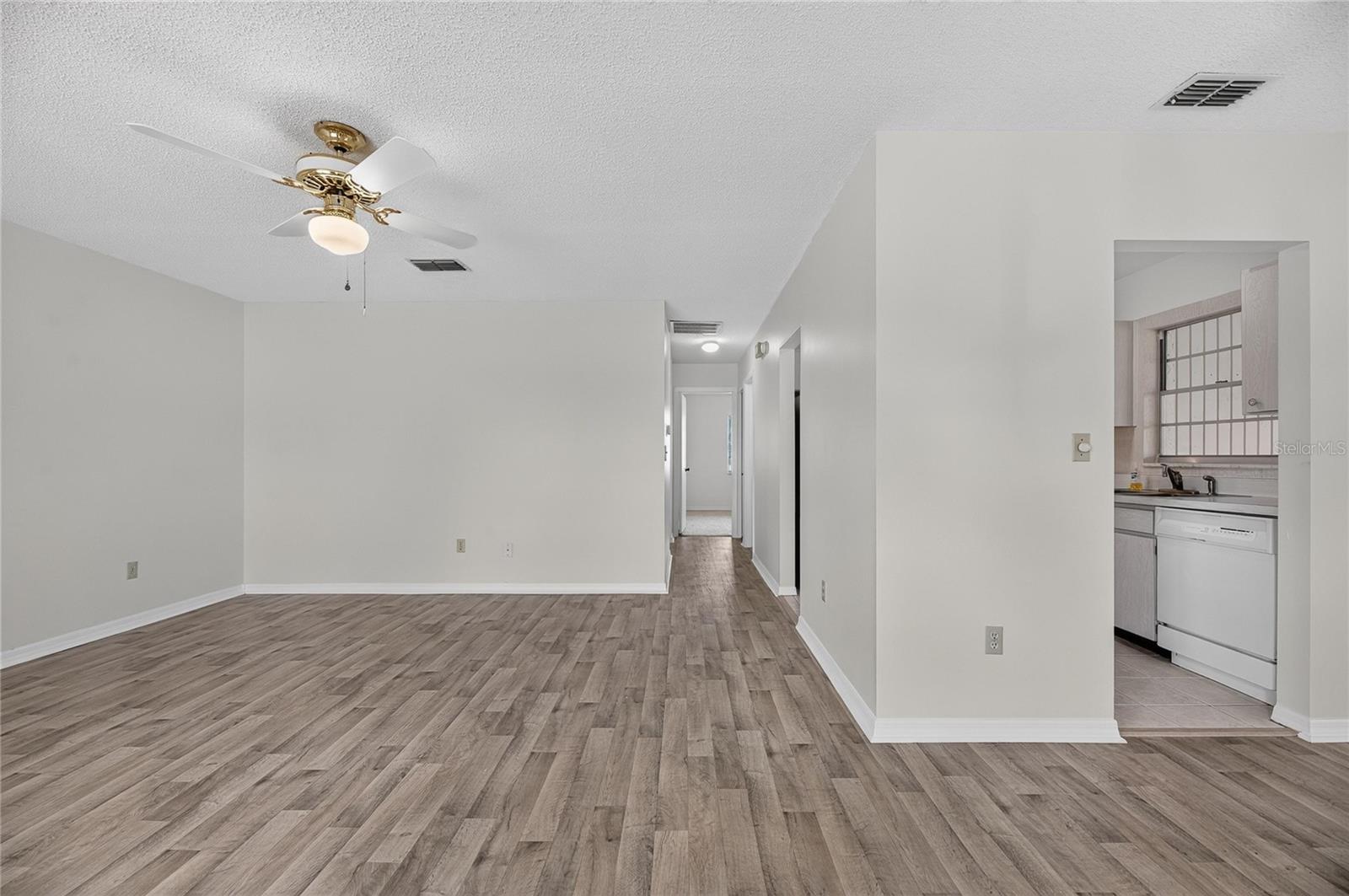 1904 CANTERBURY LN #18 — photo 15