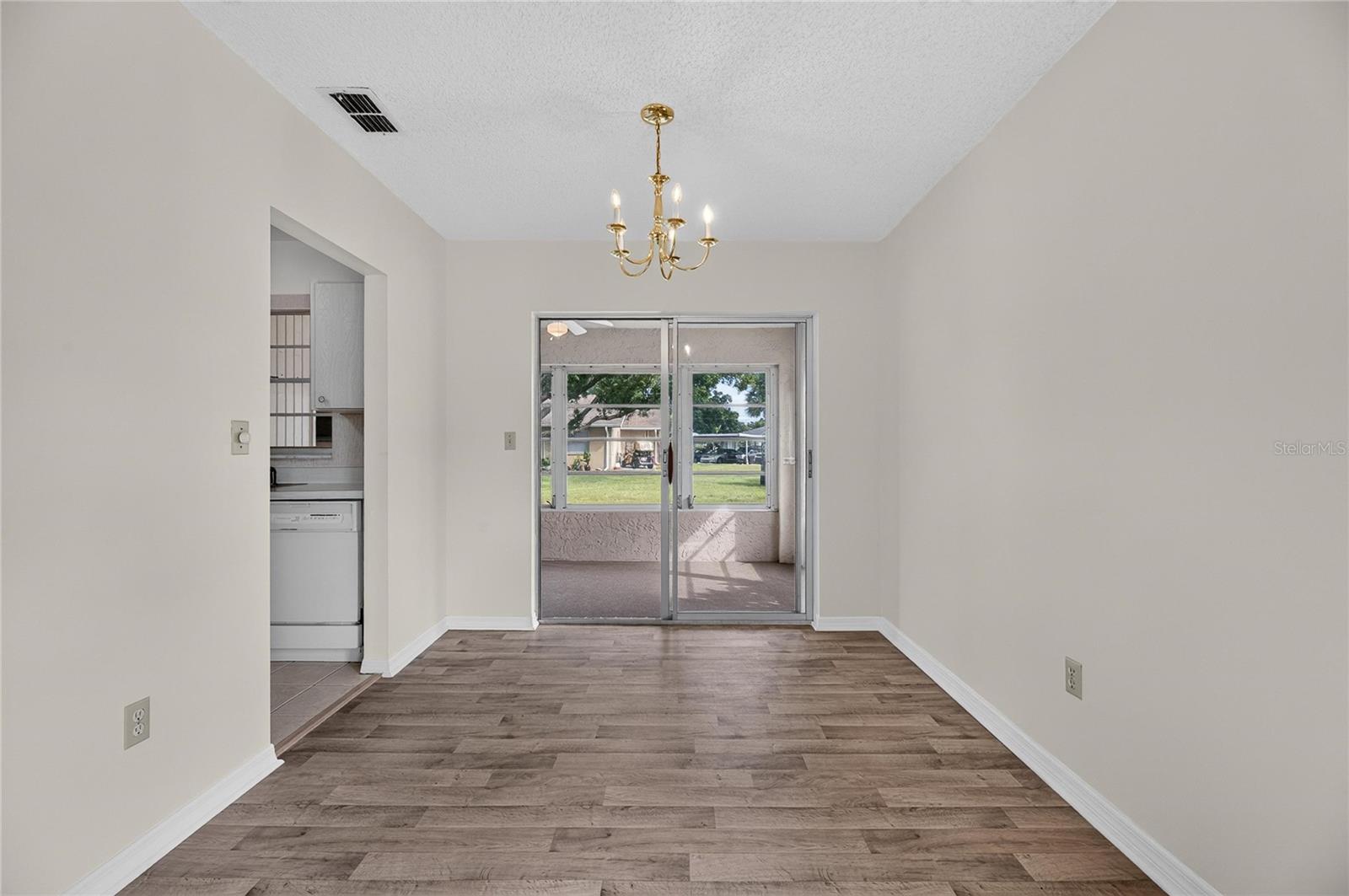 1904 CANTERBURY LN #18 — photo 16