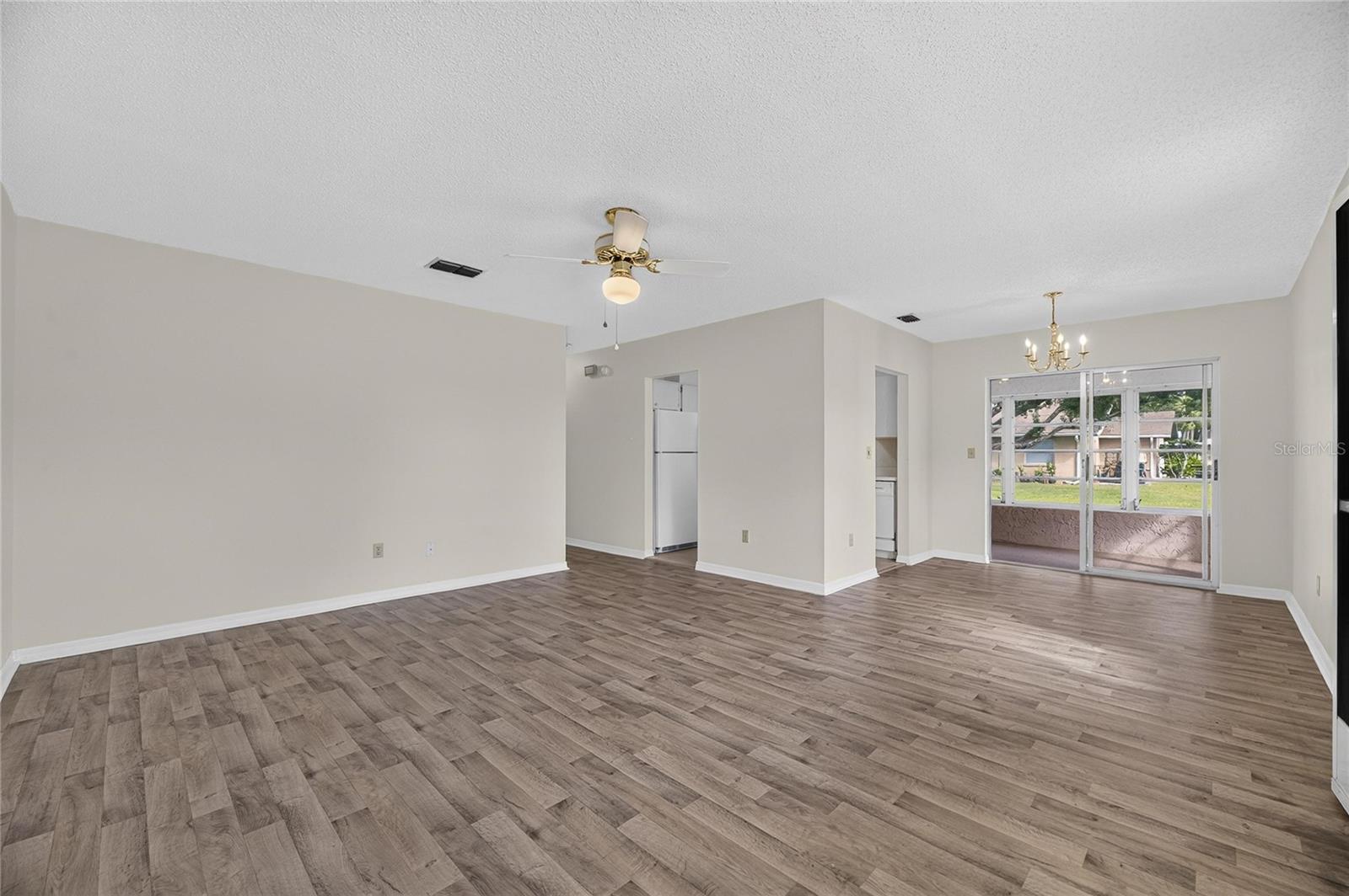 1904 CANTERBURY LN #18 — photo 9