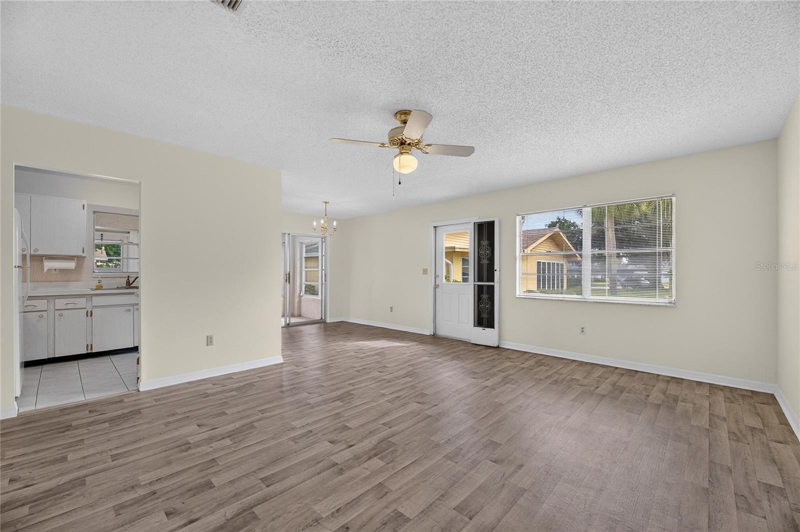 1904 CANTERBURY LN #18 — photo 7