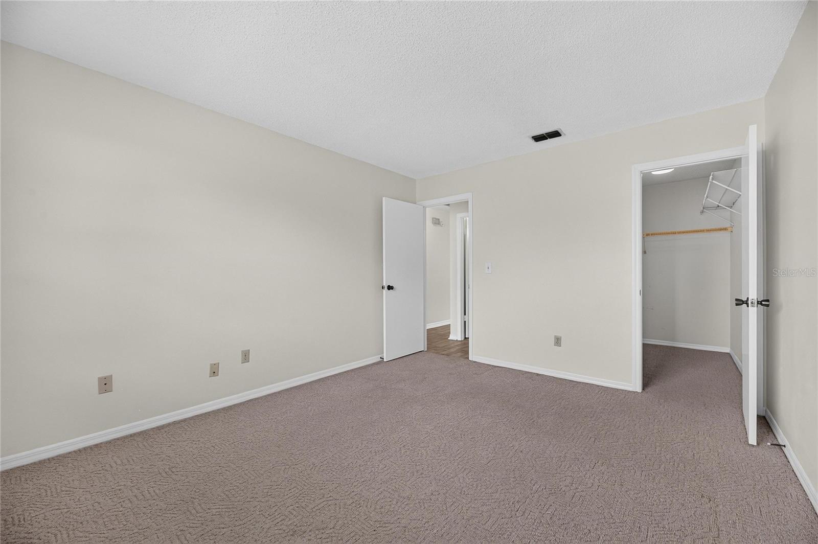 1904 CANTERBURY LN #18 — photo 27