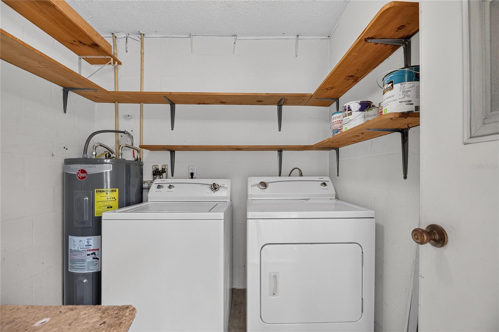 1904 CANTERBURY LN #18 — photo 35