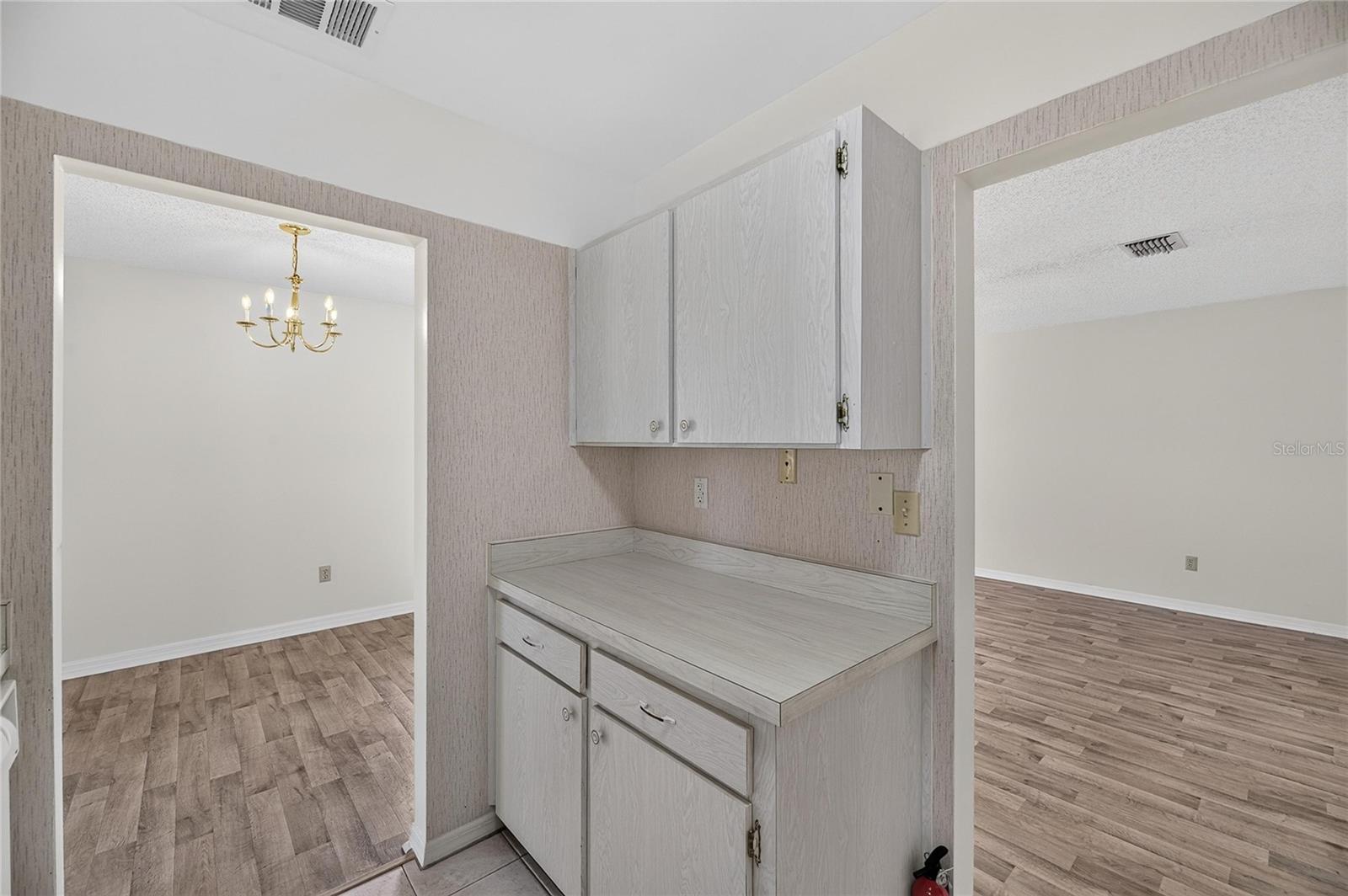 1904 CANTERBURY LN #18 — photo 13