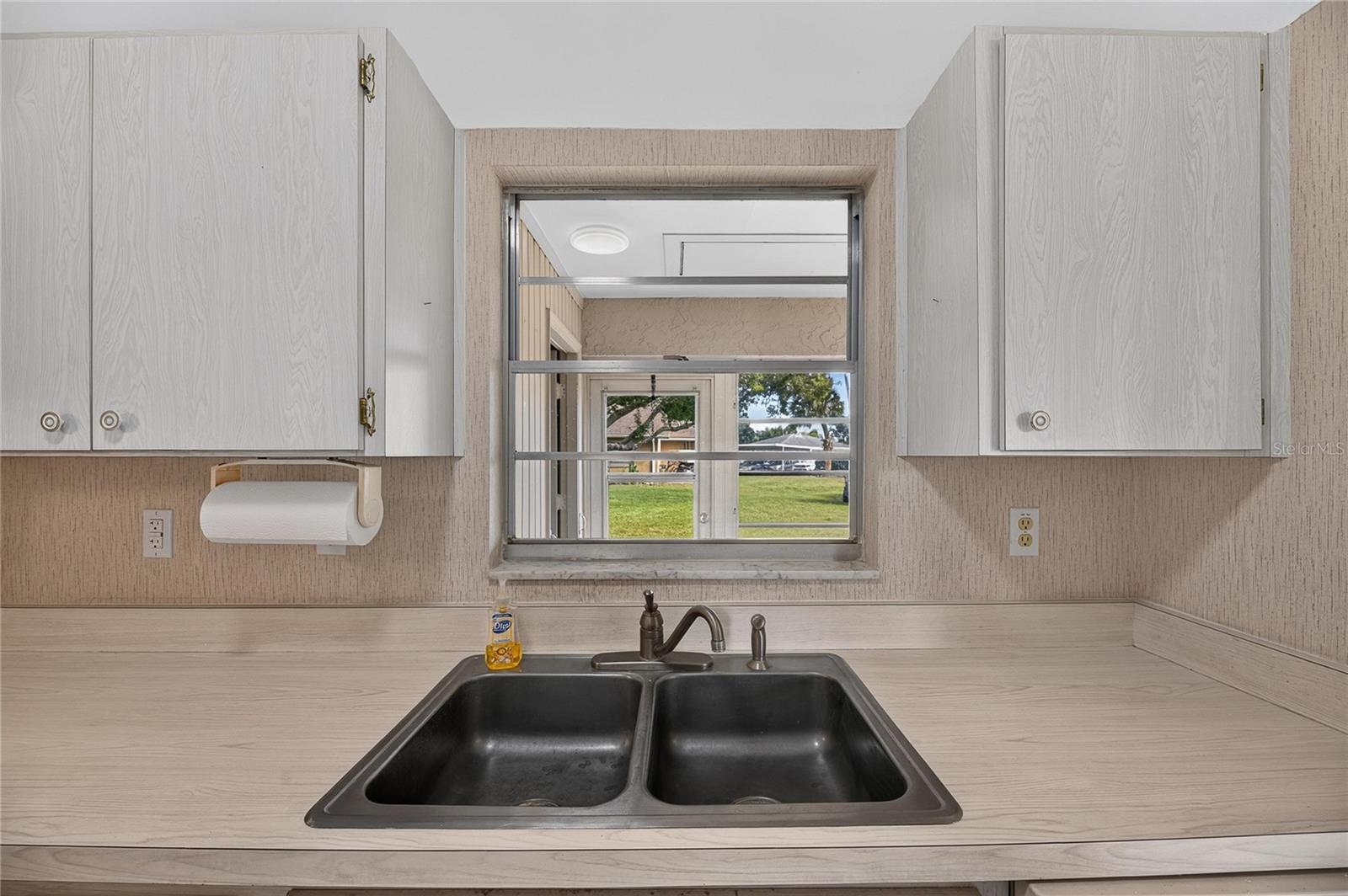 1904 CANTERBURY LN #18 — photo 14