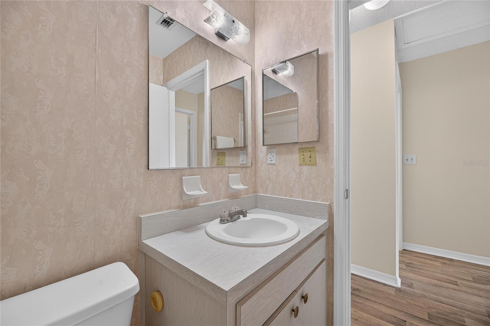 1904 CANTERBURY LN #18 — photo 23