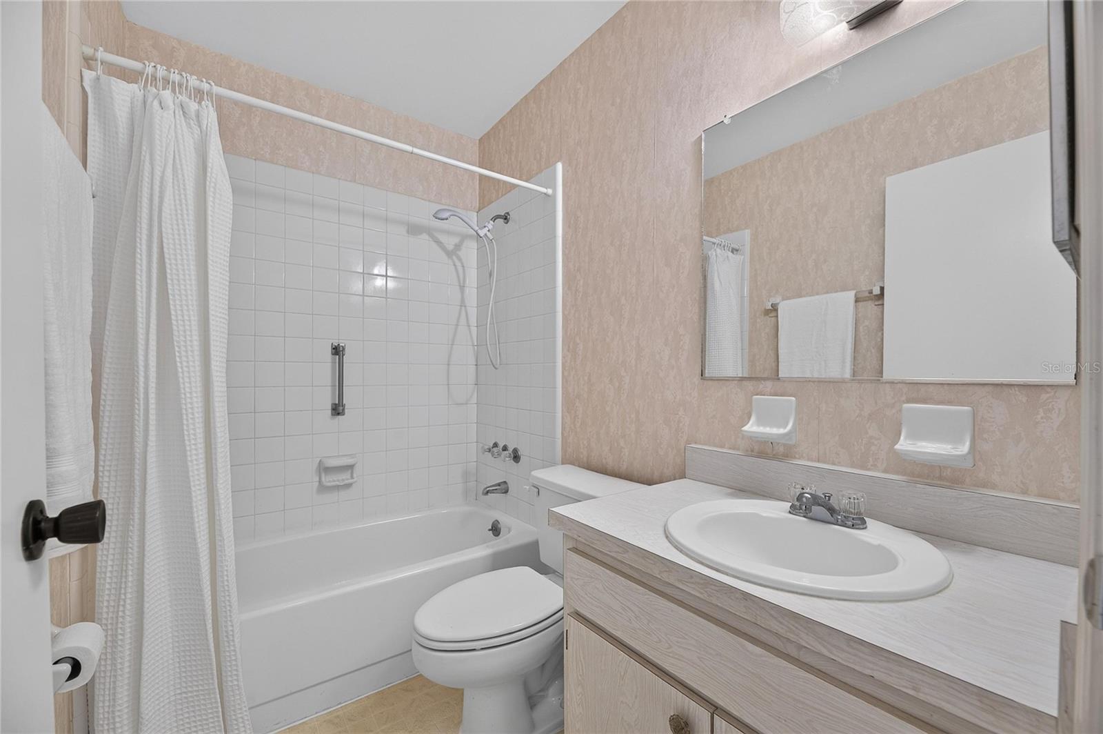 1904 CANTERBURY LN #18 — photo 22