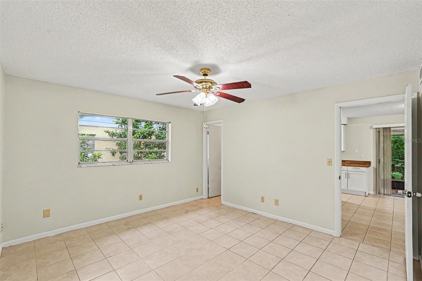 1122 ESTATEWOOD DR — photo 12