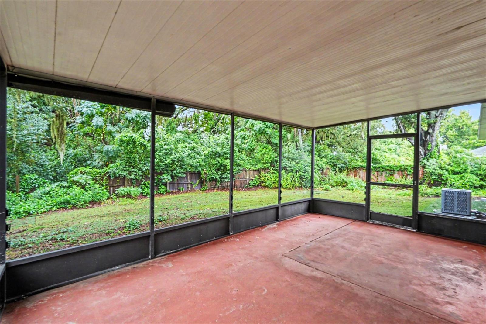 1122 ESTATEWOOD DR — photo 17