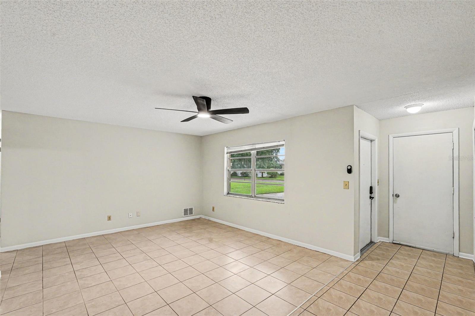 1122 ESTATEWOOD DR — photo 4